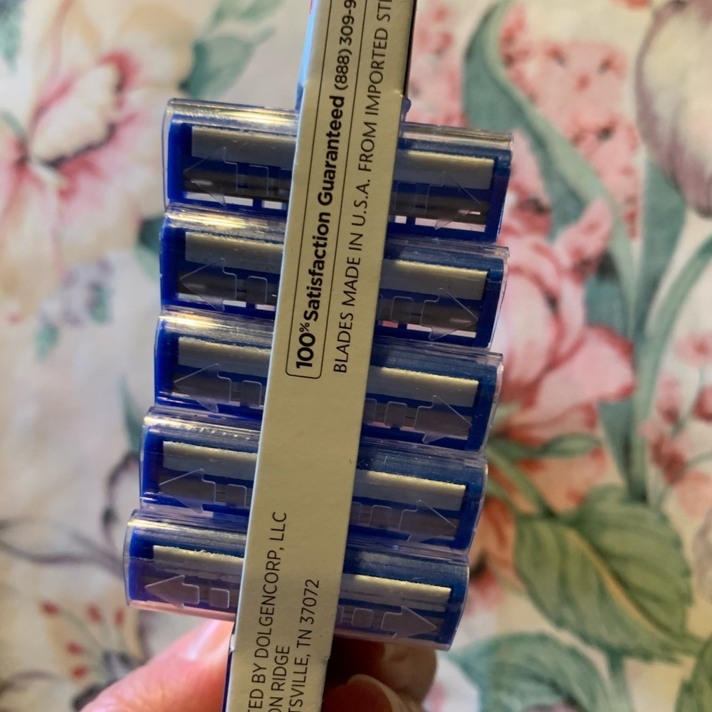 Studio Selection Men’s 5 Pack Blue Disposable Razors - Picture 3 of 3